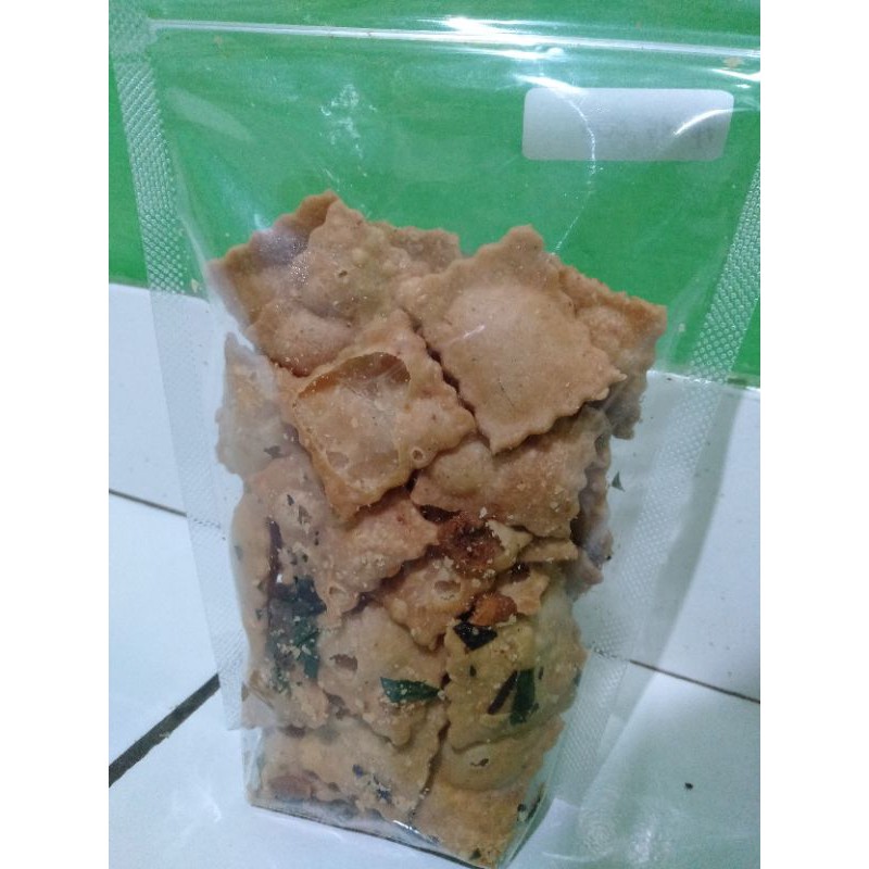 

Cemilan pangsit rendang ayam