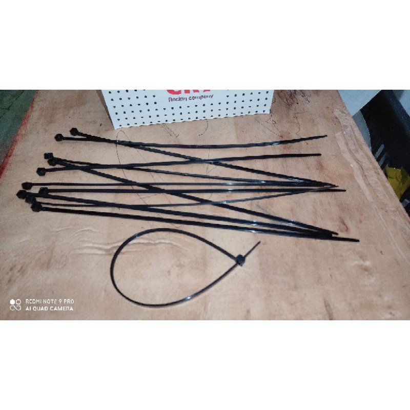 

Ties Ripet Hitam 25cm 30cm