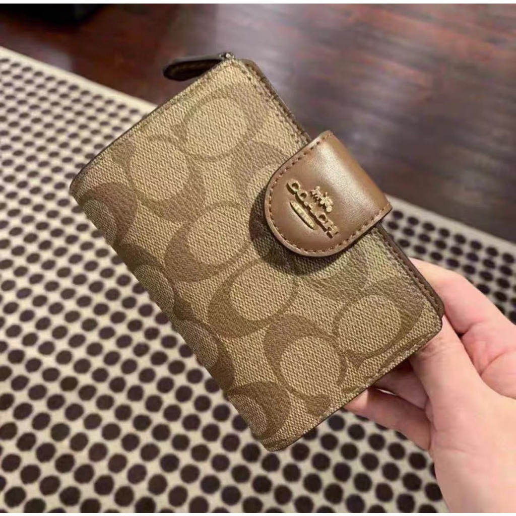 COACH New Style corner zip wallet in signature canvas Coach Tas Wanita Coach Dompet Wanita Coach Dompet Lipat signature canvas