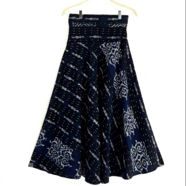 Rok tenun motif tratai black m1