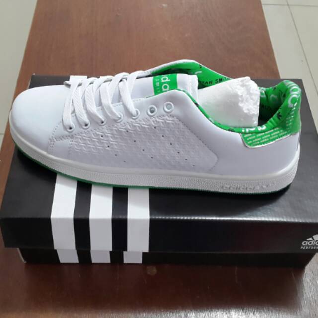Sepatu Adidas StandSmith