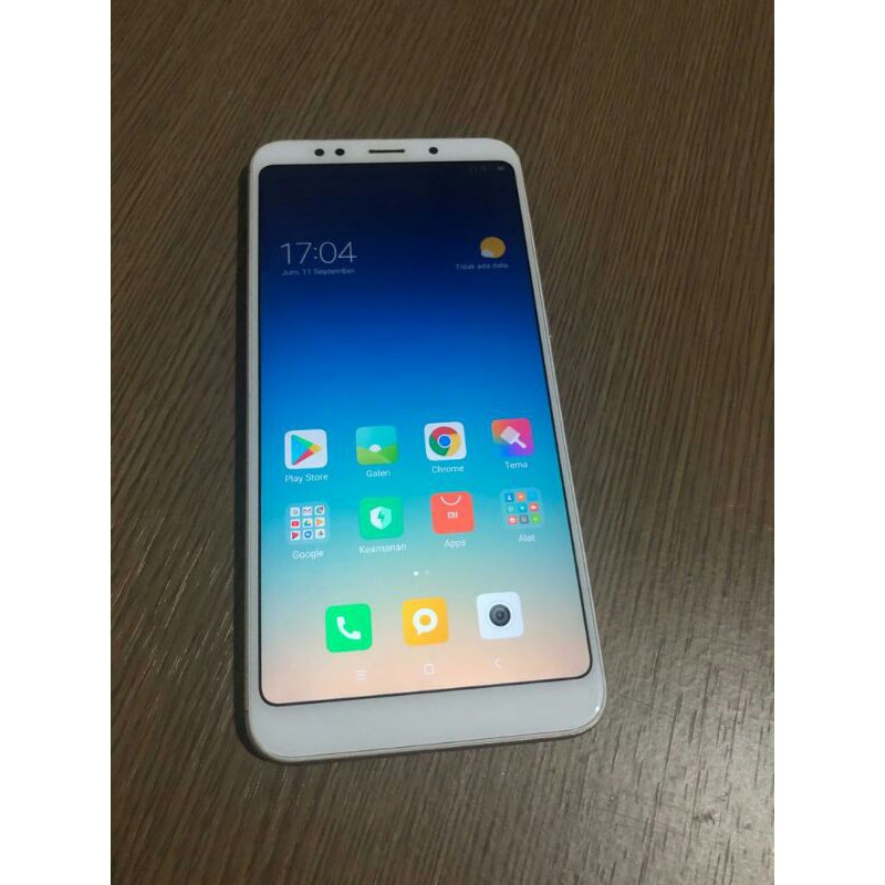 Jual HP Handphone Second Seken Xiaomi Redmi 5 Plus Ram 3/33gb HP Charger