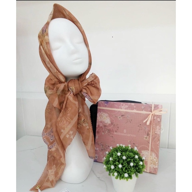 preloved buttonscraves-sofya-spice