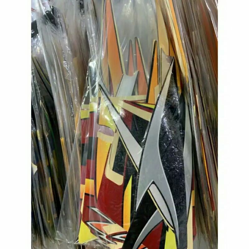 striping satria hiu merah hitam