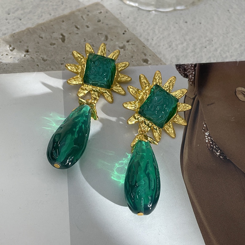 Anting Stud Kristal Bentuk Bunga Matahari Persegi Besar Warna Hijau Bening Gaya Retro Untuk Wanita