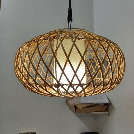 Cap lampu gantung anyaman rotan