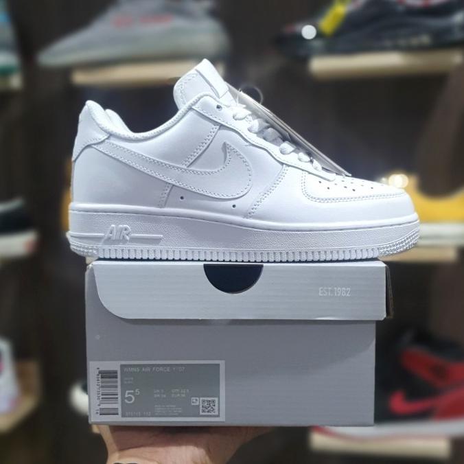 NIKE AIR FORCE 1 LOW TRIPLE WHITE 100% UA BNIB