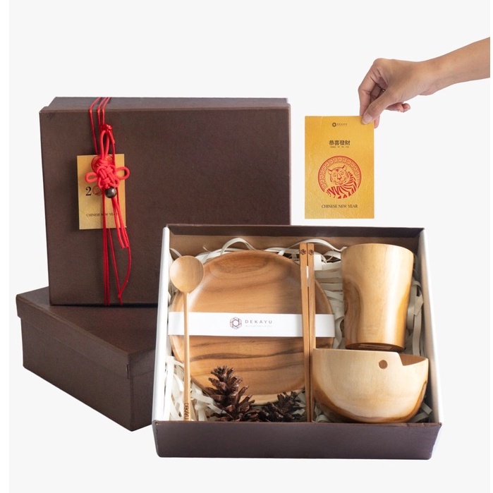 

Hampers Chinese New Year Golden Dekayu / Free Card Ucapan / CNY Hampers 2022 / Kado Pernikahan/ Ulang Tahun/ Wisuda