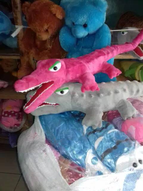 Buaya boneka.