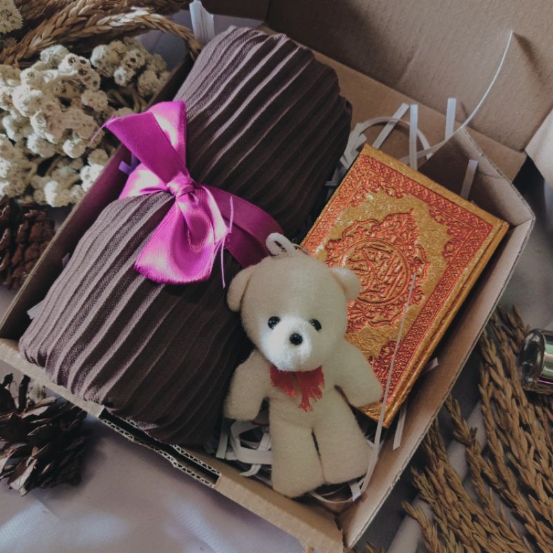 Giftbox Pashmina Plisket Kado Untuk Cewe Ulangtahun/wisuda