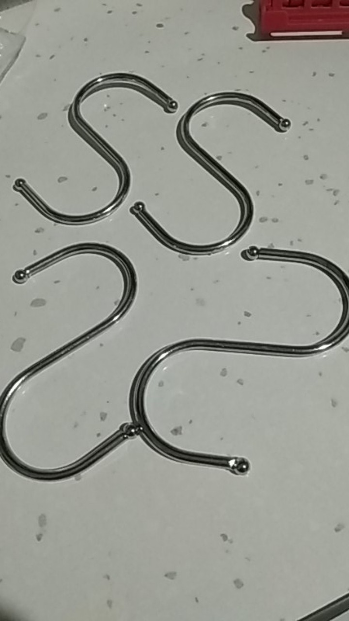 Gantungan Kaitan Huruf S