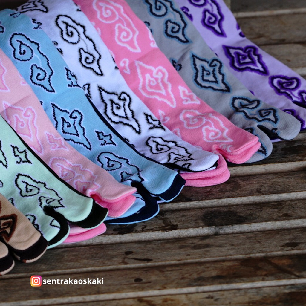 SOKA Kaos Kaki  Motif Wanita Mega Mendung