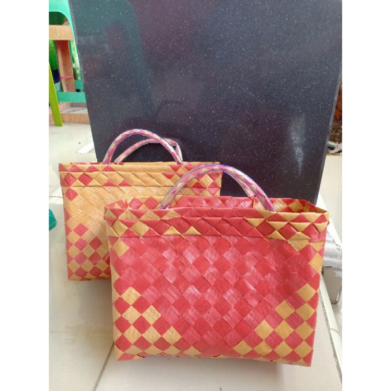 

Tas anyam plastik BERKAT KECIL (ISI 30 biji) / tas souvenir / parsel