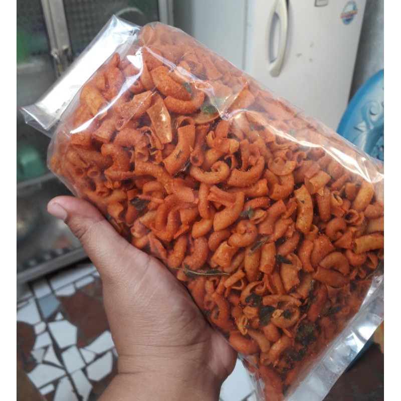 

camilan makaroni pedas daun jeruk purut