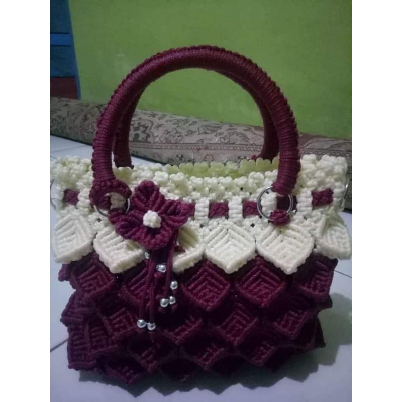 Tas talikur motif daun melentik