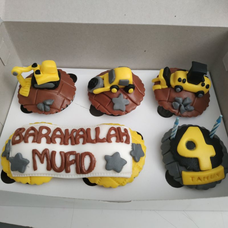 

kue ulang tahun anak custom konstuksi excavator