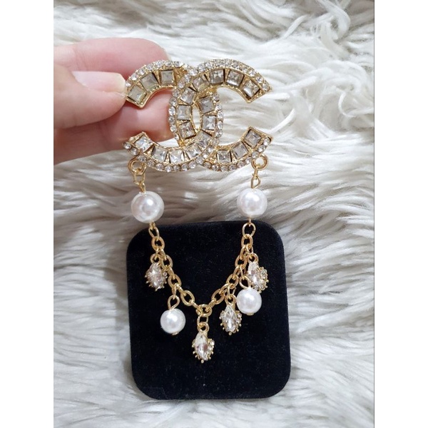 Bros import Bros Channel cantik untuk hiasan baju di dada kualitas Import Peniti Baju Import bros Branded Band channel  Pearl Mutiara Premium fashion import bahan Bagus B04
