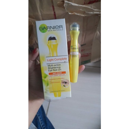 GARNIER LIGHT COMPLETE MULTI ACTION BRIGHTENING EYE ROLL-ON