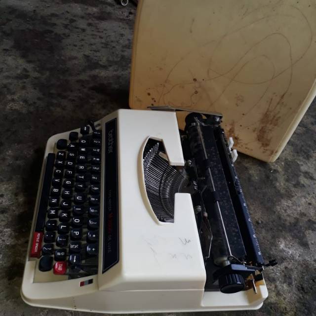 Mesin Tik Manual M 2000