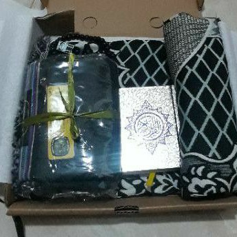 

PAKET KADO/ GIFT BOX COWOK PALING MURAH BERKUALITAS FREE REQUEST UCAPAN