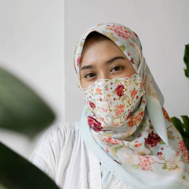 

Seruni Living Paket Hijab dan Masker Bunga Hortensia