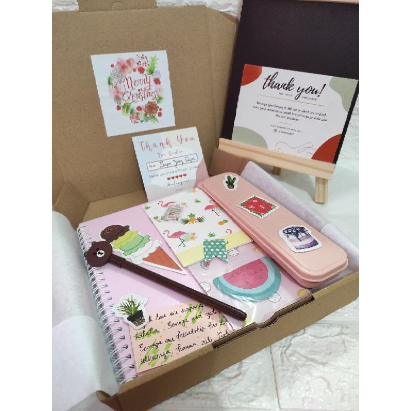 

Gift box / tukar kado/ ulang tahun/ wisuda / kado special / Hadiah / Kado / Souvenir / hampers