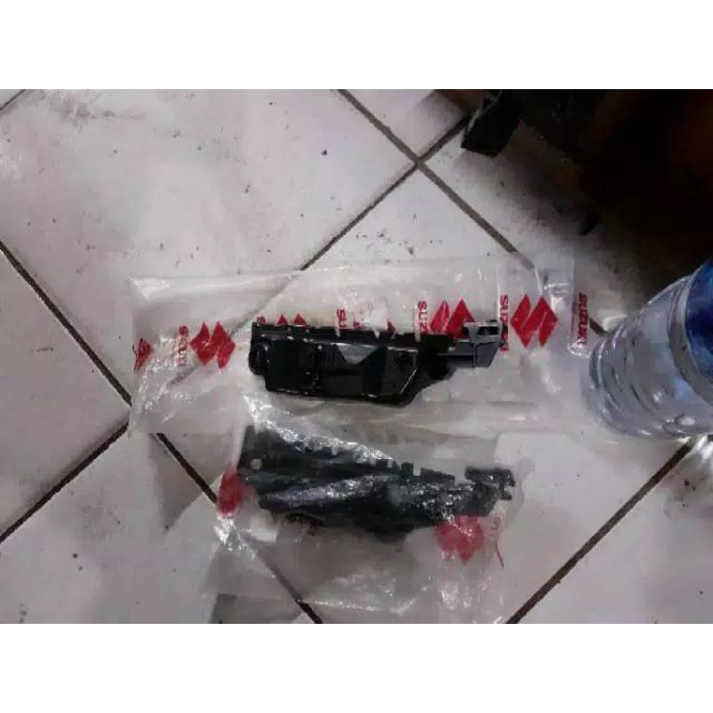 Breket bemper depan suzuki splash