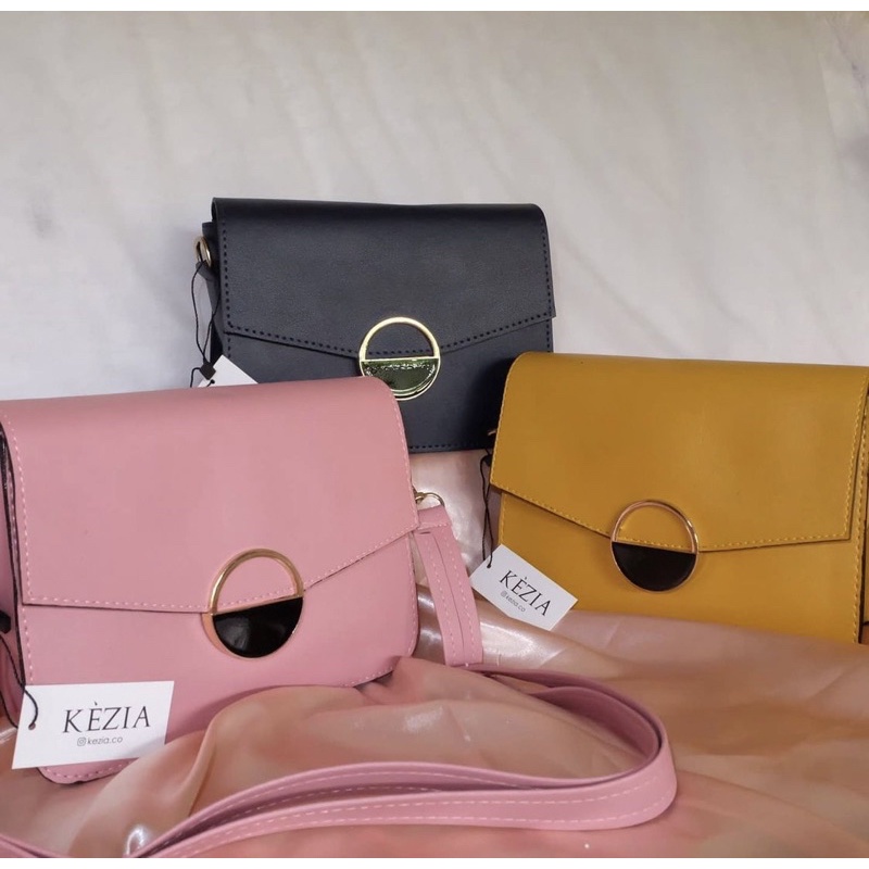 Tas selempang tali kulit