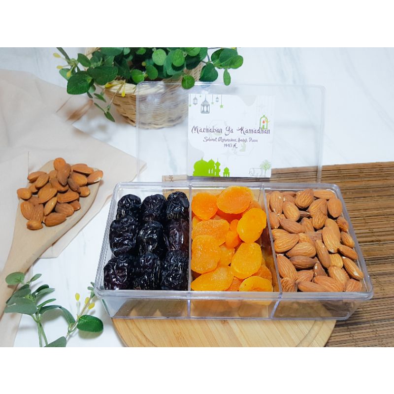 

Hampers / Parcel Ramadhan / Paket Sekat 3 I (Kurma Ajwa Regular, Apricot, Almond)
