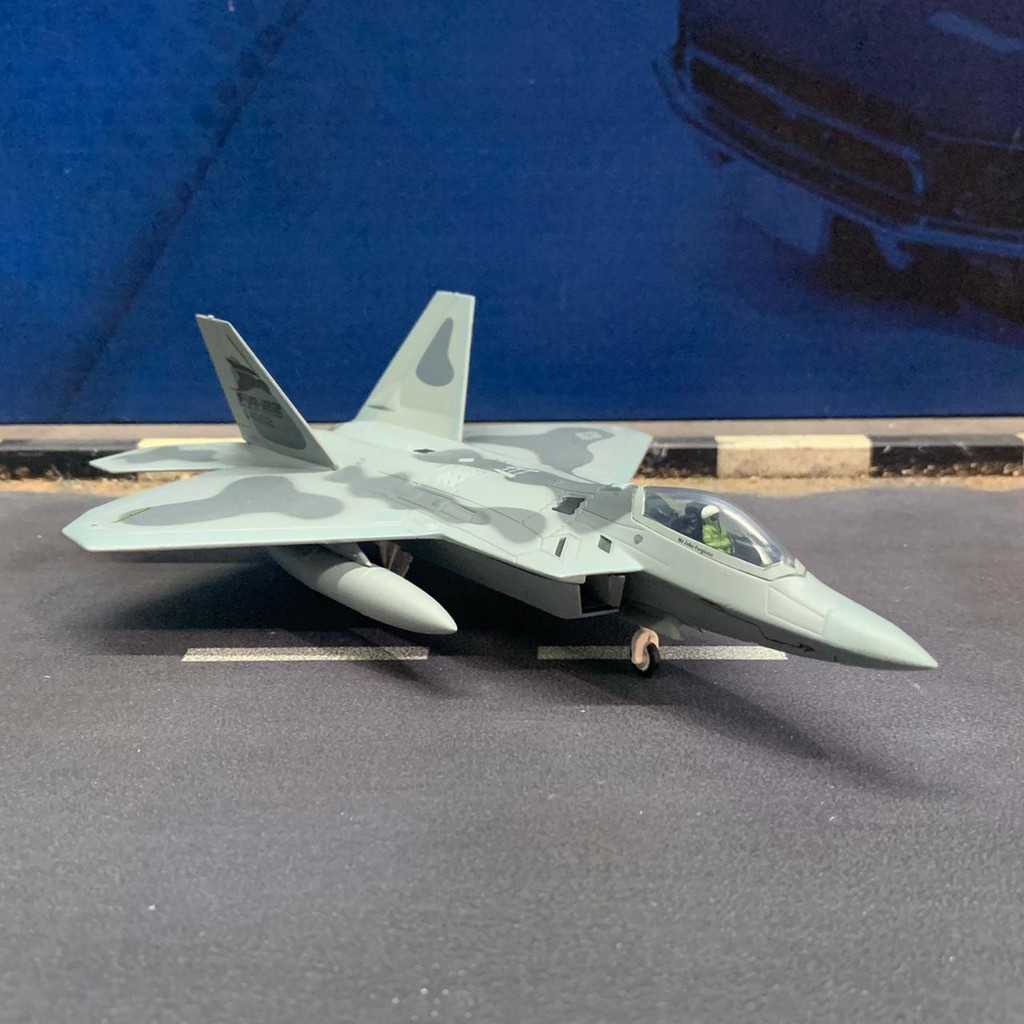 JL Model Lockheed Martin F-22 Raptor Skala 100