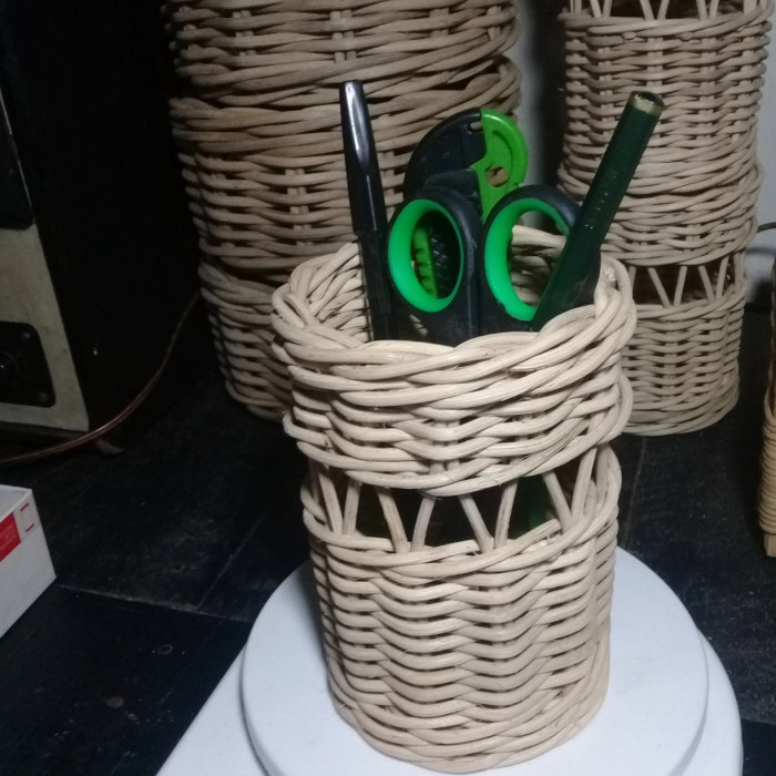 

Sale!!! Tempat Pensil Anyaman Rotan Unik ( Rotan Asli/Natural) Limited
