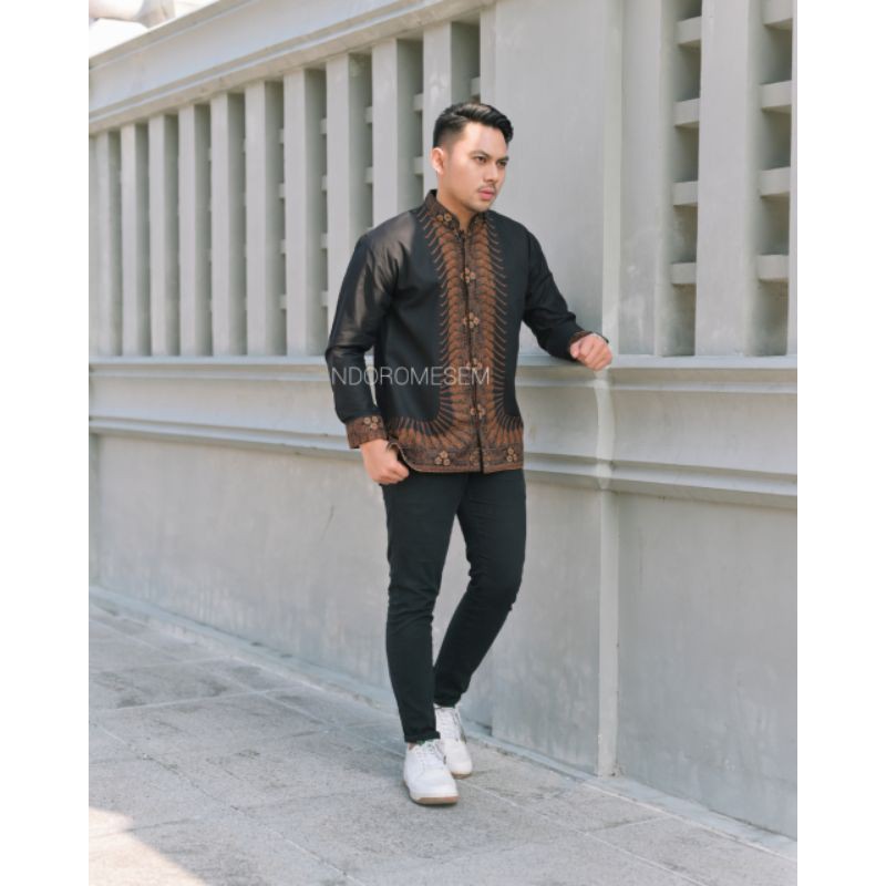 koko kemeja batik hitam lengan panjang by ndoromesem bahan katun halus