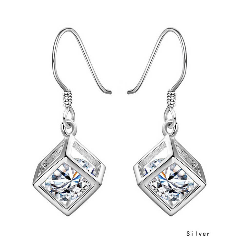1 Pasang Anting Sterling Silver 925 Bentuk Kubus Kristal