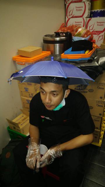 Payung Topi Kepala Diameter 50cm Bisa Dilipat Dan Disesuaikan Anti Matahari/hujan Outdoor Kekinian