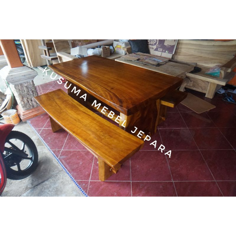 Set Meja Kursi Makan Kayu Trembesi Utuh (Panjang Meja 150cm)