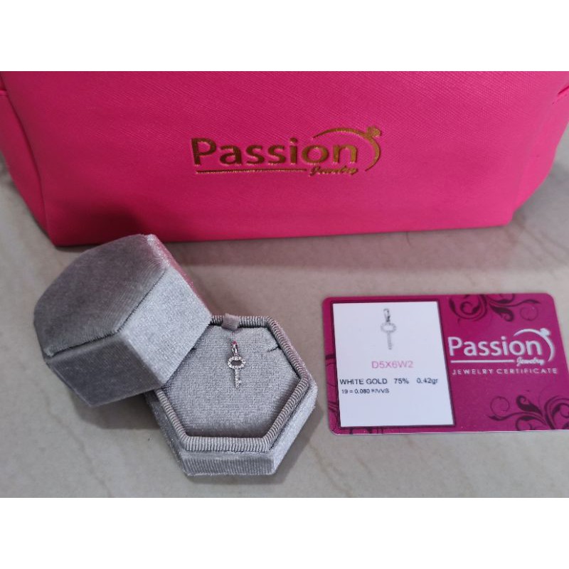 Liontin emas putih 18k  berlian asli Passion bentuk kunci