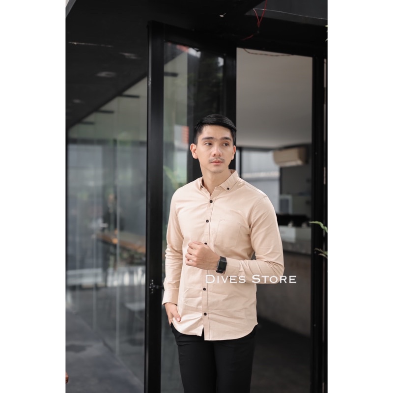 Kemeja pria polos slimfit kasual basic HeM lengan panjang krem