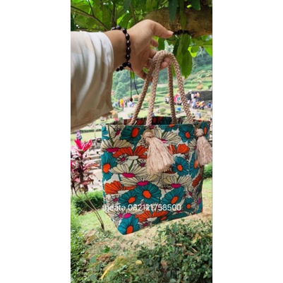 Totebag Kanvas Tas Kosmetik dimensi 32 x 10 x 23