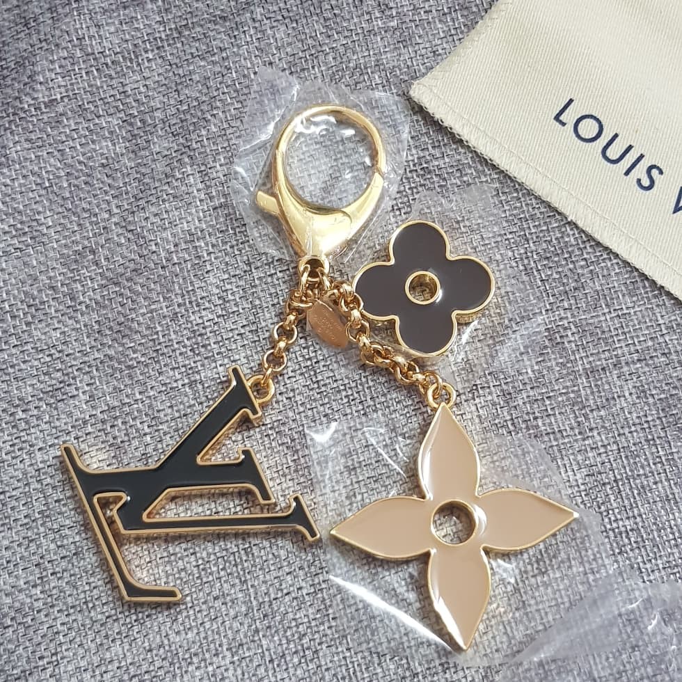 *L.V* monogramm flower bagcharm keyring