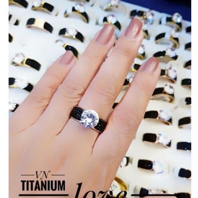 Titanium Perhiasan cincin warna Hitam permata putih f1436