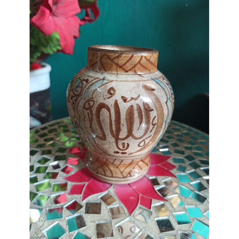 Guci kuno antik motif Kaligrafi sudah keluar pecah seribu tidak ada tutup