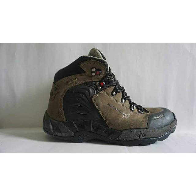 Sepatu gunung Campline