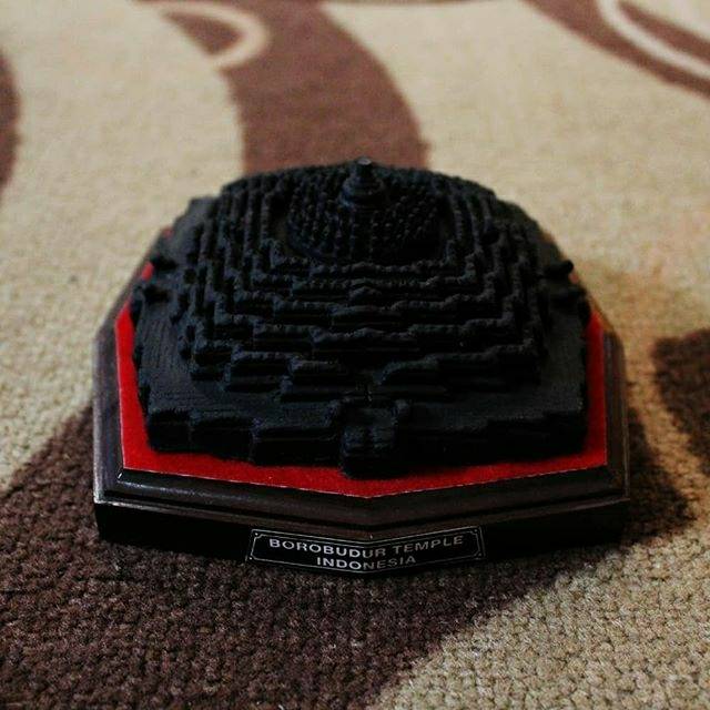 Miniatur Candi Borobudur