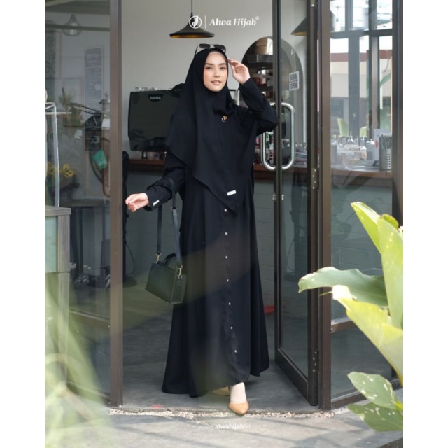 GAMIS HITAM SET KHIMAR AMORA PEARL ABAYA © ALWA HIJAB