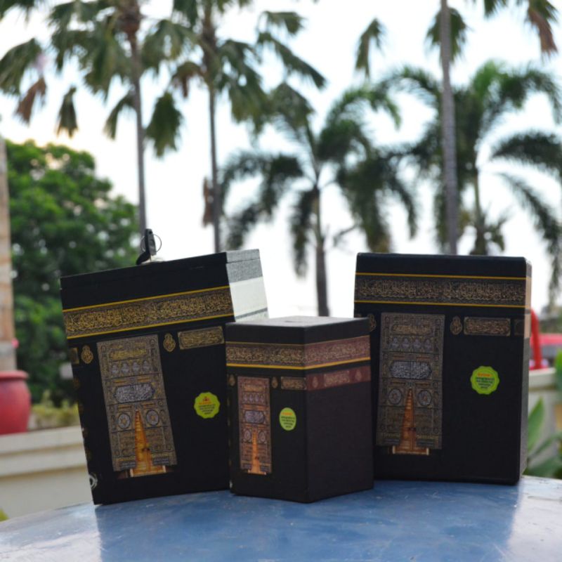 Celengan Target Haji Bentuk Ka'bah Kecil-Besar