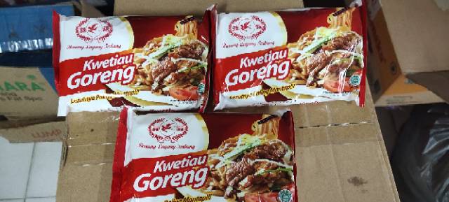 Kwetiau goreng cap burung layang // kwetiau goreng  per dus isi 20 bungkus