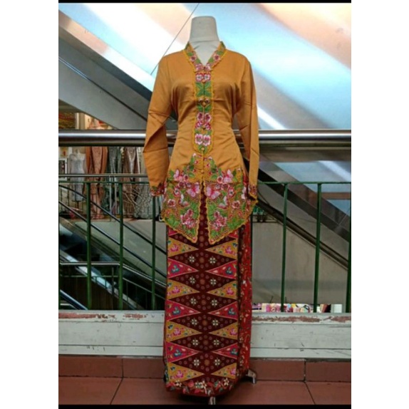 Kebaya Encim Modern Lengan Panjang Kebaya Encim Bordir Kebaya Betawi Modern Kebaya Kartini Kebaya Bordir Kebaya Jumbo Terbaru-Gold