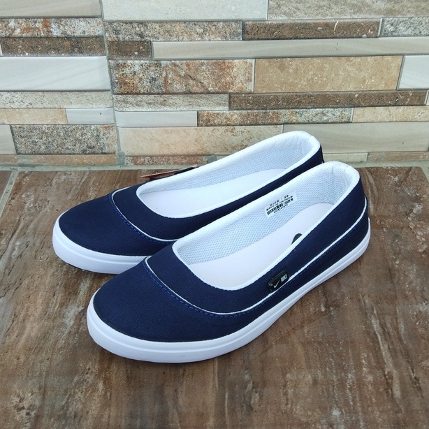 SEPATU WANITA SLIP ON  05 NAVI PUTIH.SEPATU FLAT.SEPATU SLIP ON TERBARU DAN TERLARIS