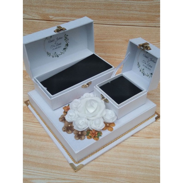 Box seserahan perhiasan engsel