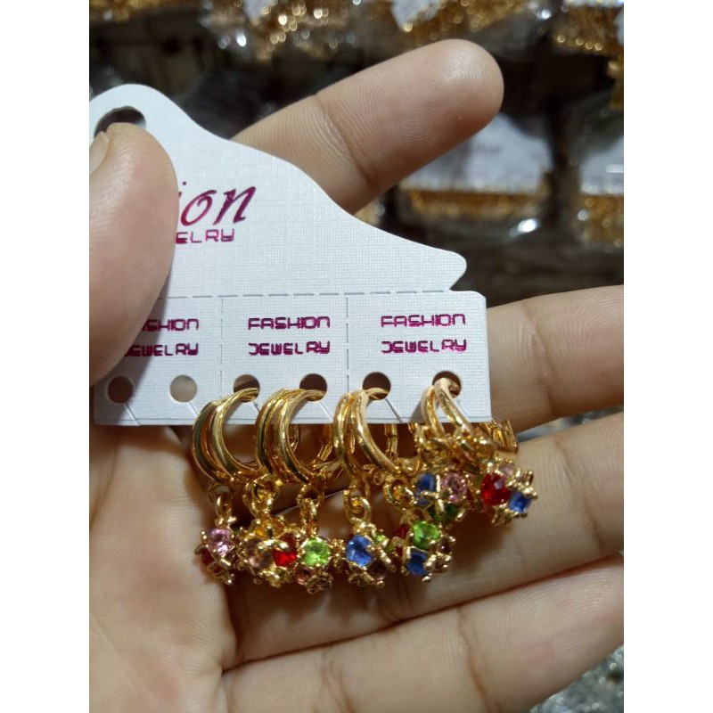 anting jepit bermotif batu giok